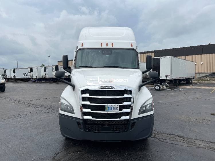 2022 Freightliner T12664ST Sleeper Trucks