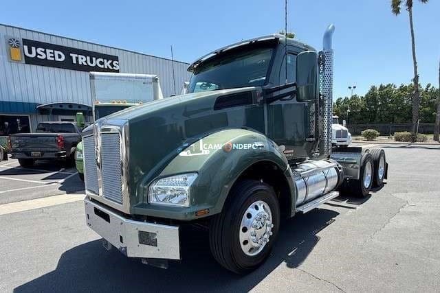 2020 Kenworth T880 Day Cab Trucks