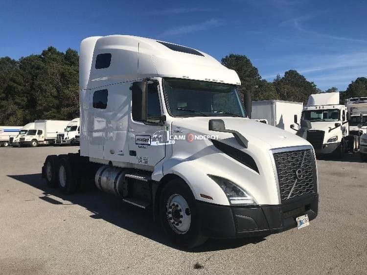 2019 Volvo VNL64760 Sleeper Trucks