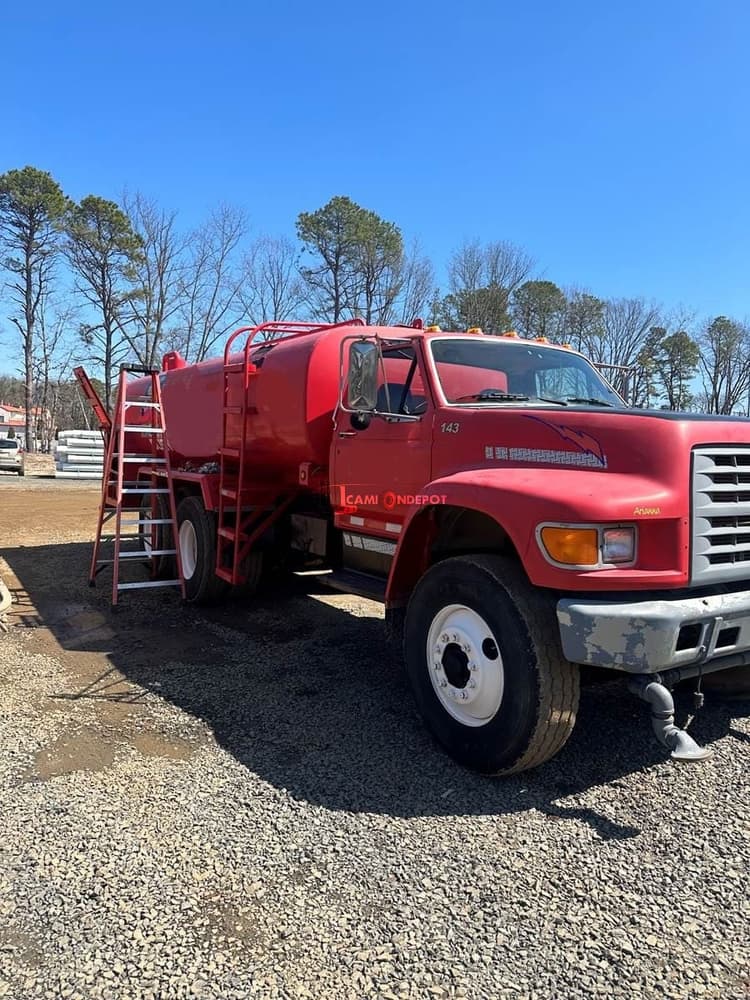 1995 Ford  FT900F  Tank Trucks