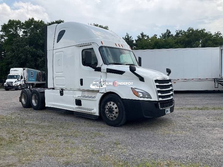 2021 Freightliner T12664ST Sleeper Trucks