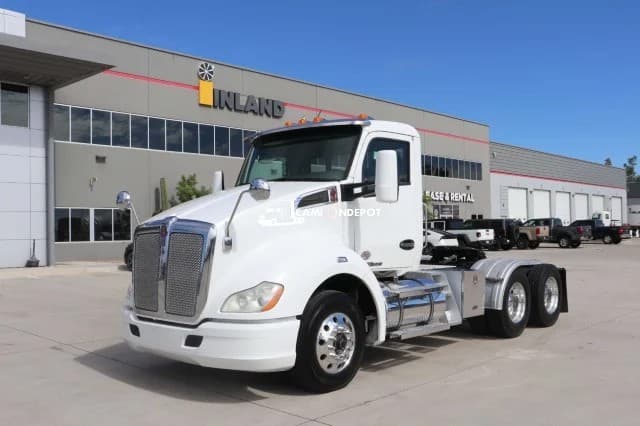 2015 Kenworth T680 Day Cab Trucks