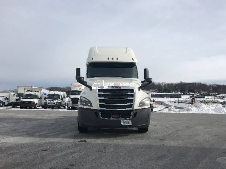 2018 Freightliner T12664ST Sleeper Trucks