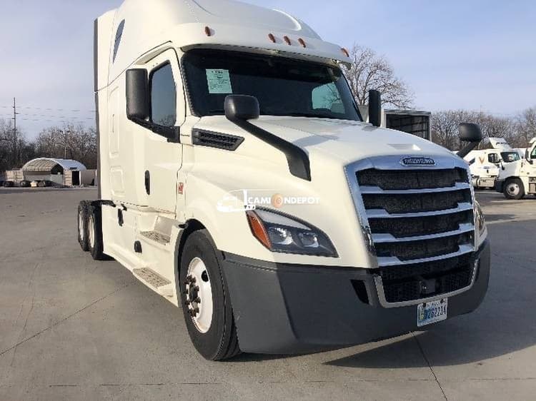 2018 Freightliner T12664ST Sleeper Trucks