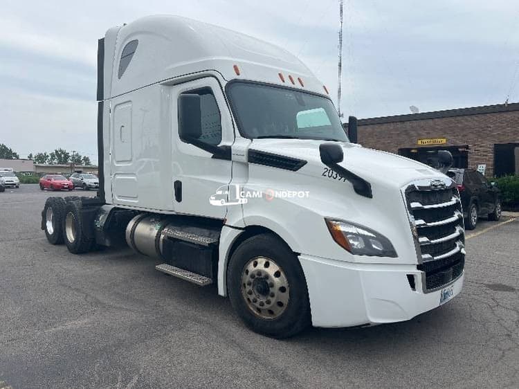 2019 Freightliner T12664ST Sleeper Trucks