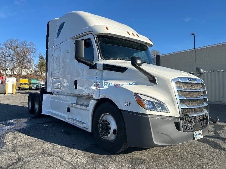 2019 Freightliner T12664ST Sleeper Trucks