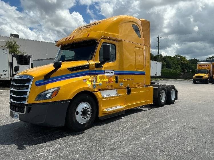 2020 Freightliner T12664ST Sleeper Trucks