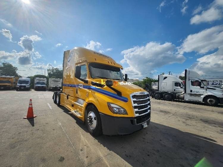 2020 Freightliner T12664ST Sleeper Trucks