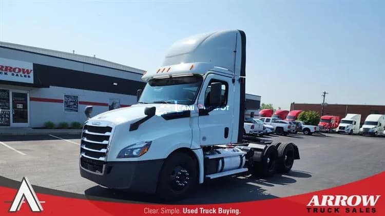2020 Freightliner Cascadia Day Cab Trucks