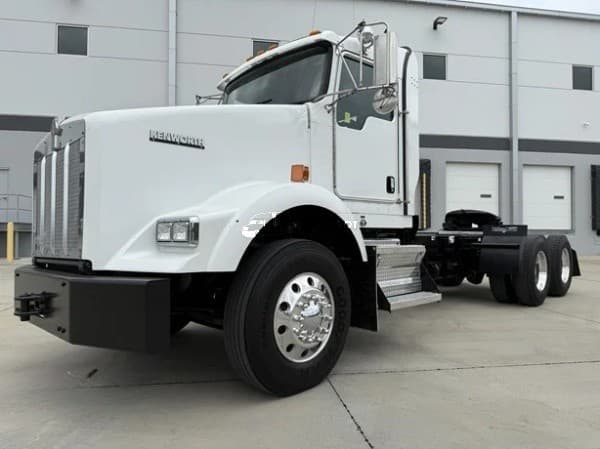 2020 Kenworth T800 Day Cab Trucks