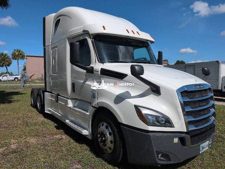 2020 Freightliner T12664ST Sleeper Trucks