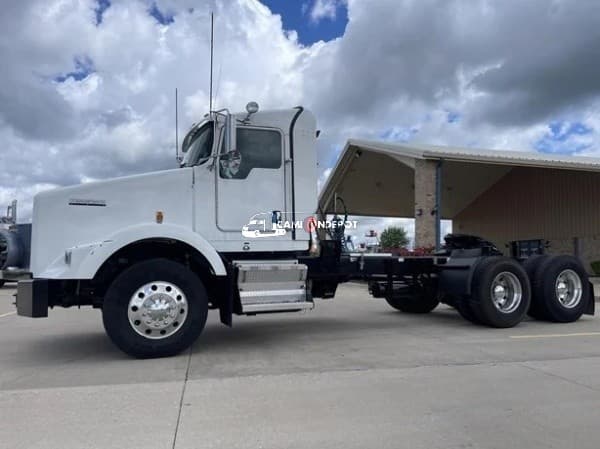 2020 Kenworth T800 Day Cab Trucks