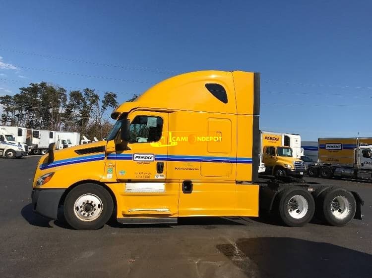 2020 Freightliner T12664ST Sleeper Trucks