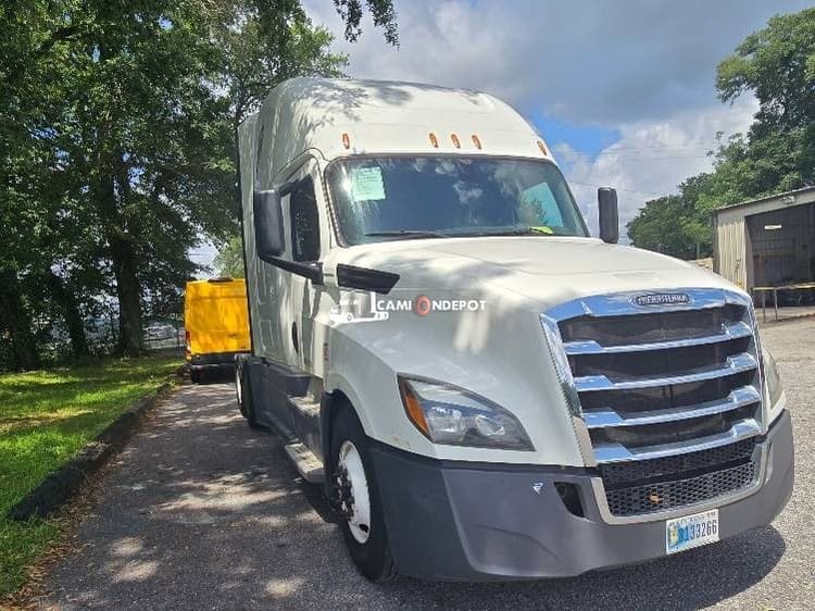 2020 Freightliner T12664ST Sleeper Trucks
