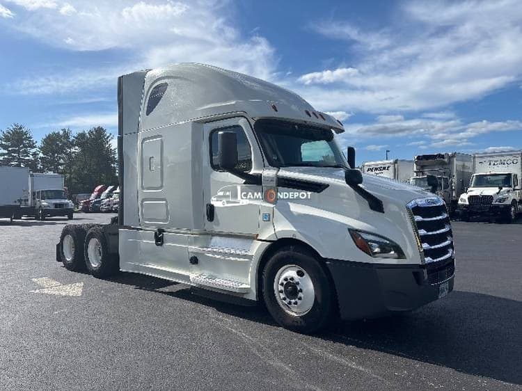 2018 Freightliner T12664ST Sleeper Trucks