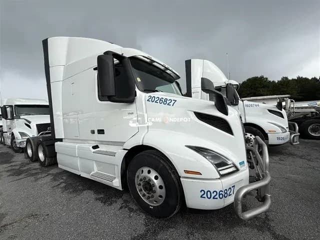 2021 Volvo VNL 740 Sleeper Trucks