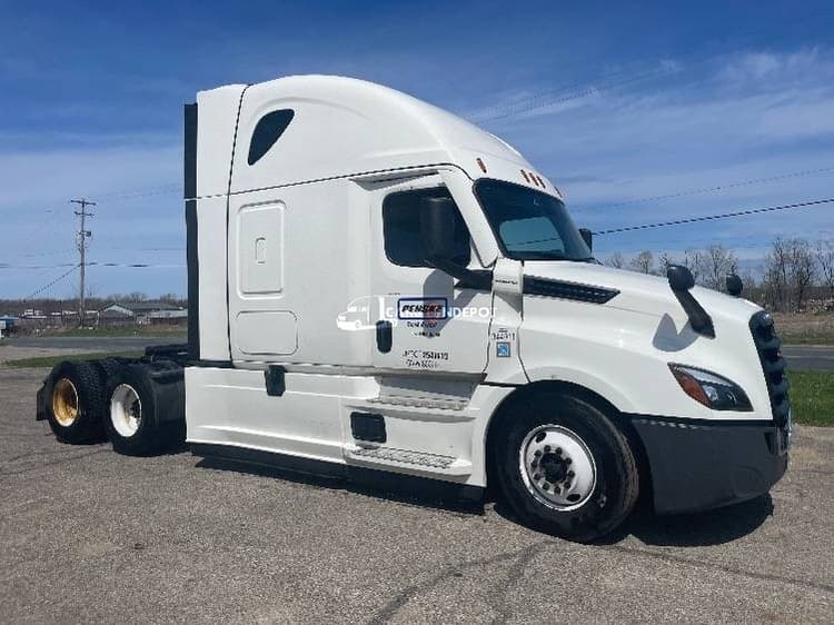 2021 Freightliner T12664ST Sleeper Trucks