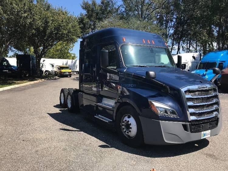 2019 Freightliner T12664ST Sleeper Trucks