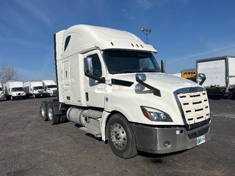 2019 Freightliner T12664ST Sleeper Trucks