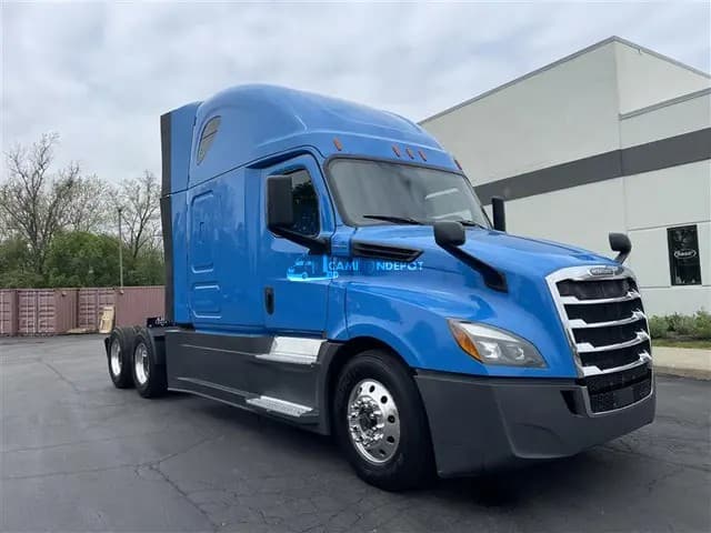 2020 Freightliner Cascadia Sleeper Trucks