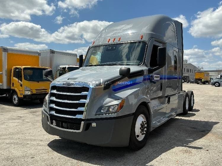 2023 Freightliner T12664ST Sleeper Trucks