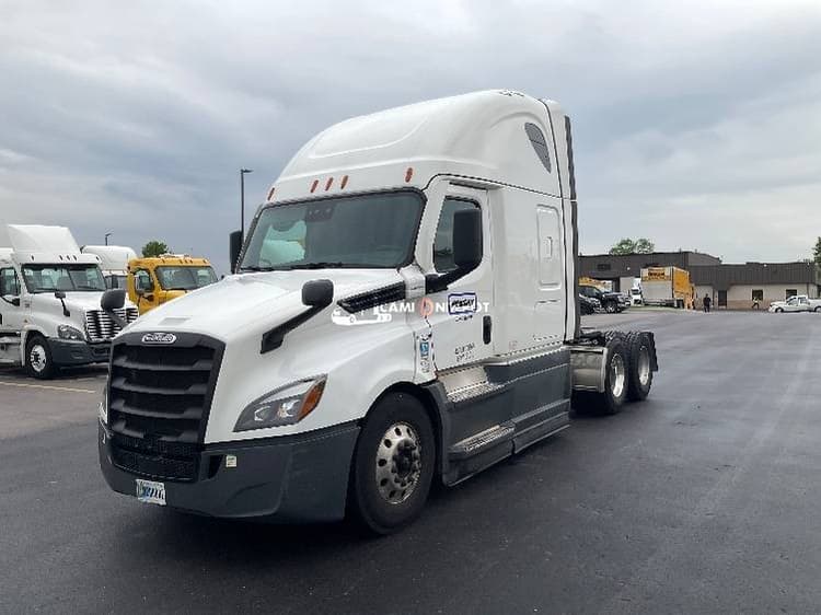 2022 Freightliner T12664ST Sleeper Trucks