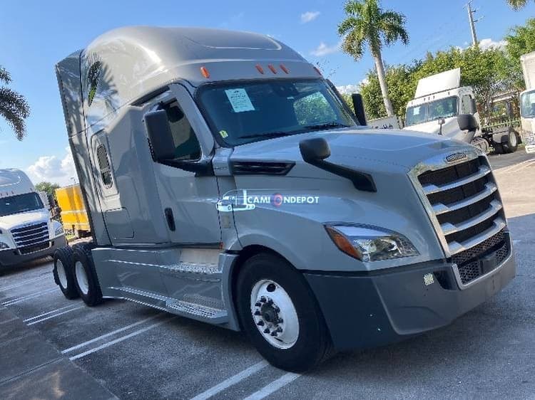 2023 Freightliner T12664ST Sleeper Trucks
