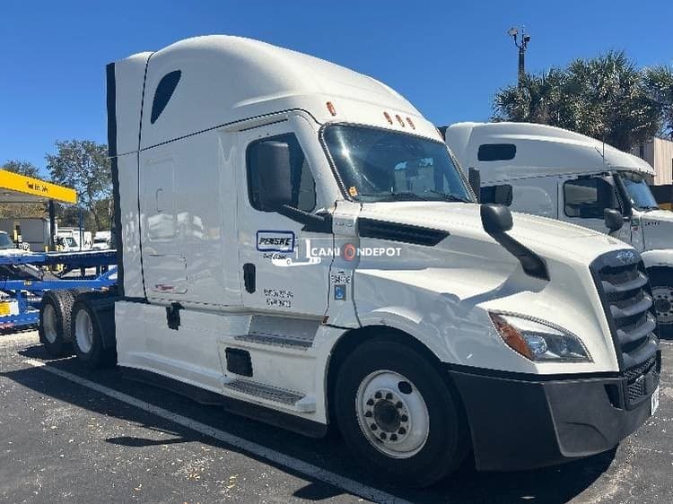 2021 Freightliner T12664ST Sleeper Trucks