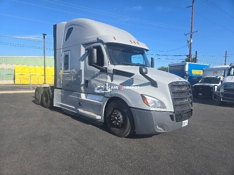 2019 Freightliner T12664ST Sleeper Trucks