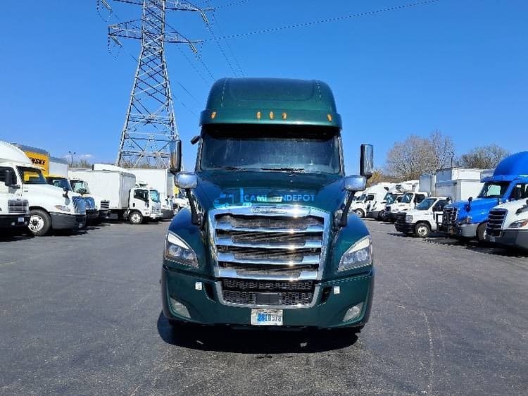 2019 Freightliner T12664ST Sleeper Trucks