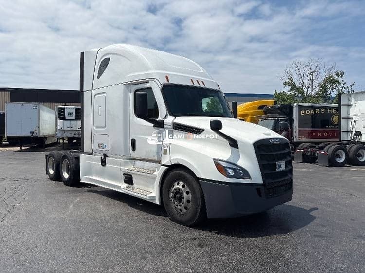 2022 Freightliner T12664ST Sleeper Trucks