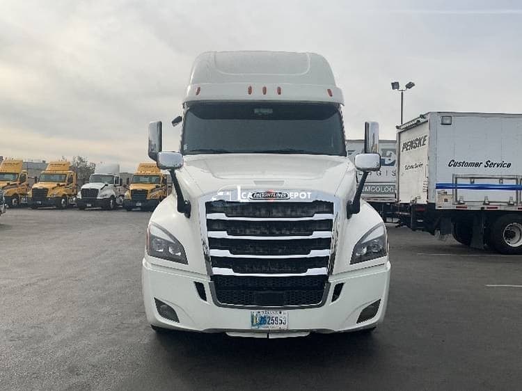 2019 Freightliner T12664ST Sleeper Trucks
