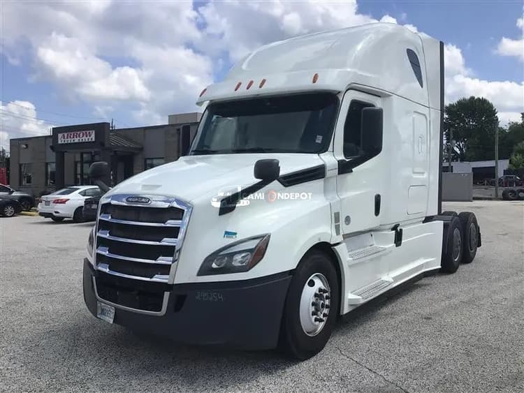 2020 Freightliner Cascadia Sleeper Trucks
