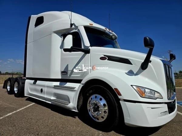 2023 Peterbilt 579 Sleeper Trucks
