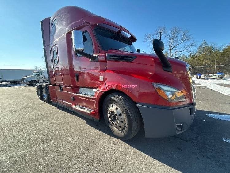 2019 Freightliner T12664ST Sleeper Trucks