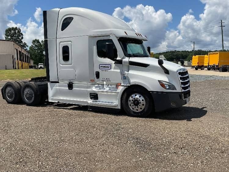 2020 Freightliner T12664ST Sleeper Trucks