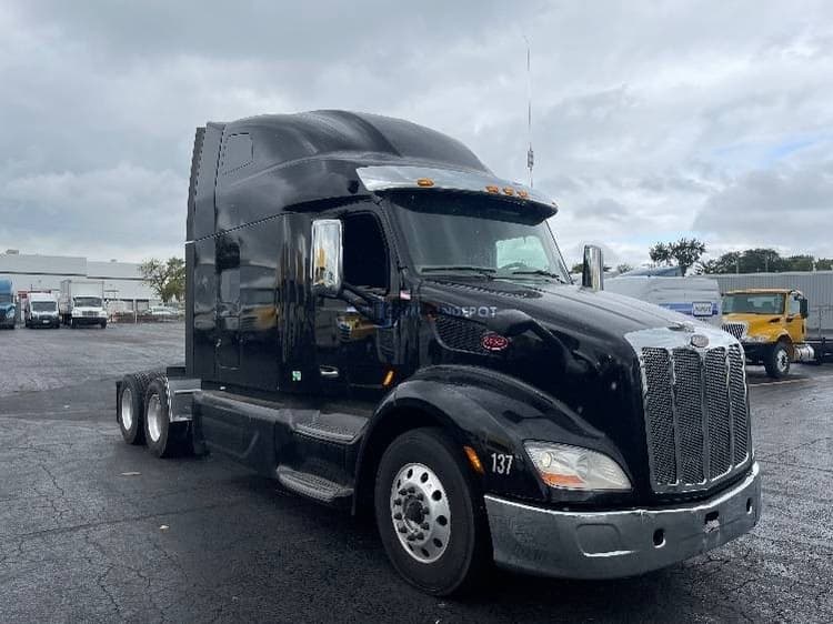 2020 Peterbilt 579 Sleeper Trucks