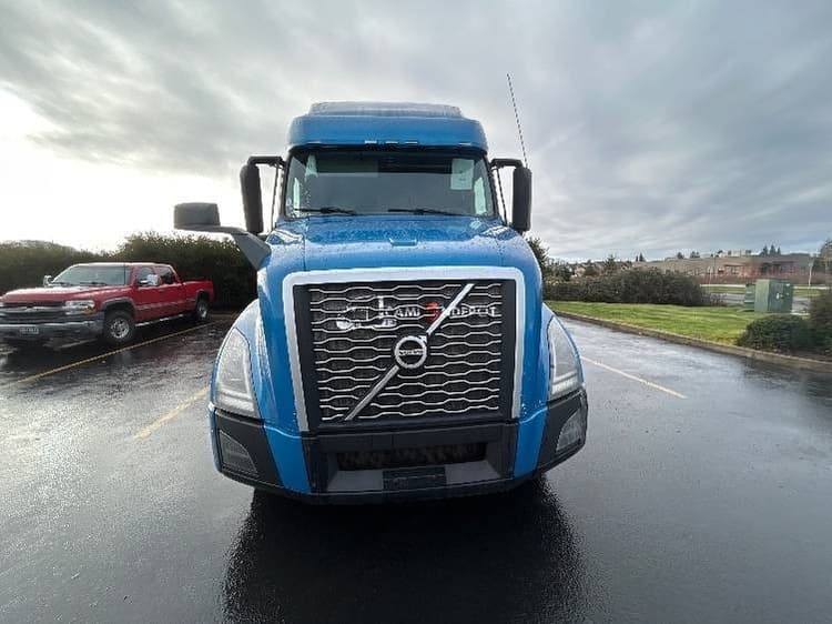 2019 Volvo VNL64760 Sleeper Trucks