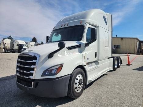 2020 Freightliner T12664ST Sleeper Trucks