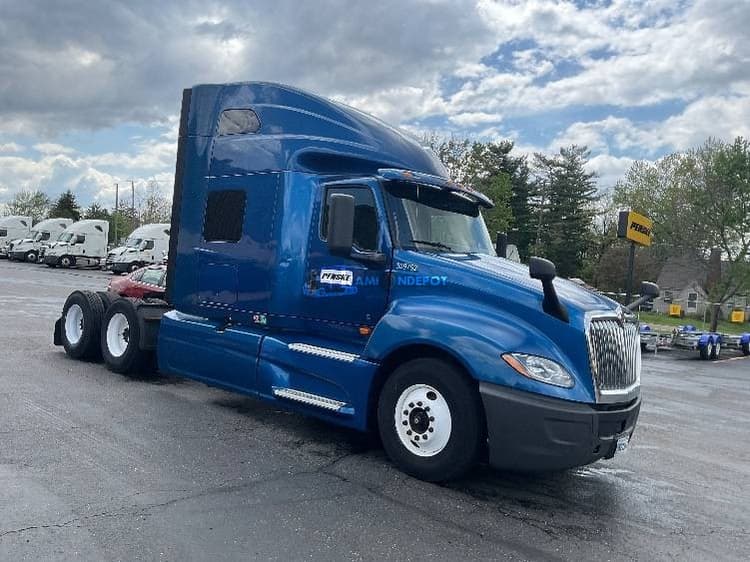 2020 International LT625 Sleeper Trucks
