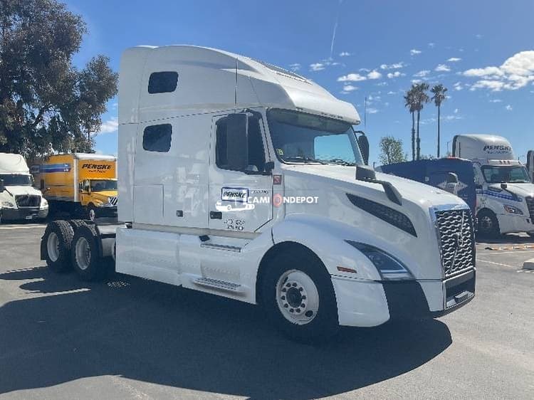 2020 Volvo VNL64760 Sleeper Trucks