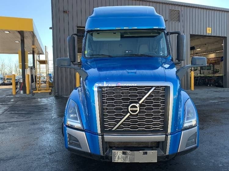 2019 Volvo VNL64760 Sleeper Trucks