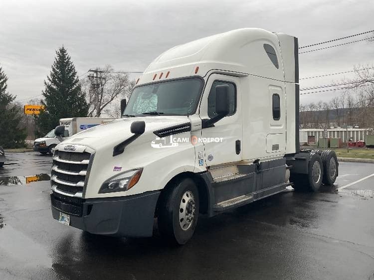 2019 Freightliner T12664ST Sleeper Trucks