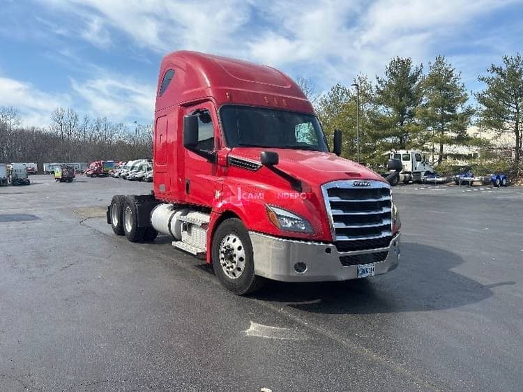2020 Freightliner T12664ST Sleeper Trucks