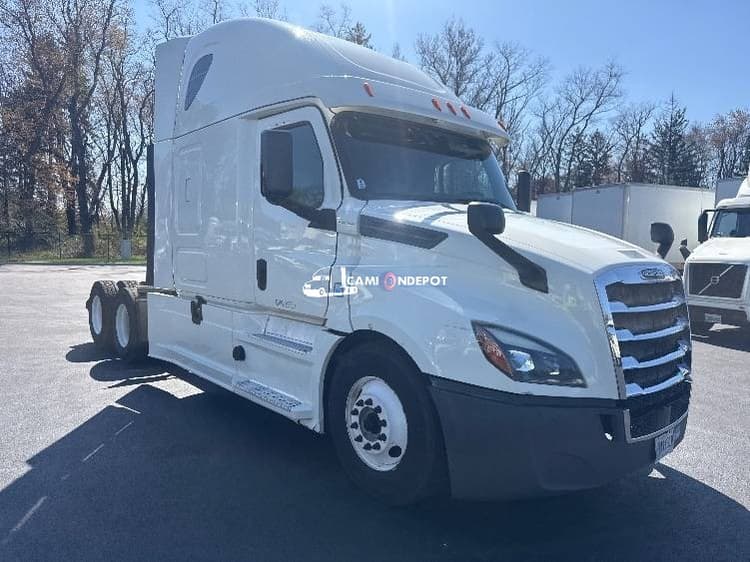 2018 Freightliner T12664ST Sleeper Trucks