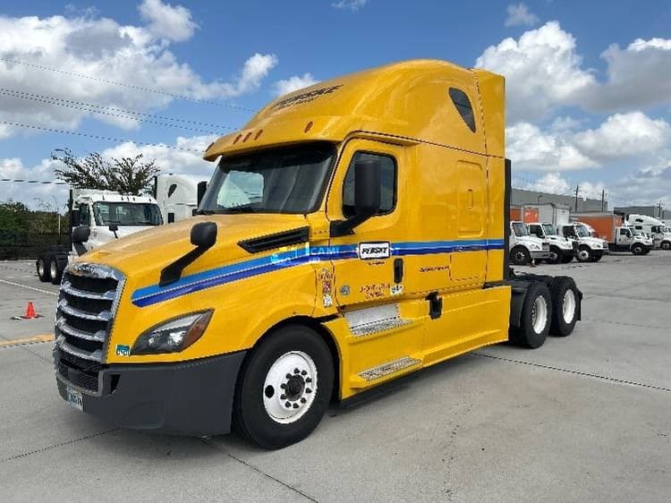 2020 Freightliner T12664ST Sleeper Trucks