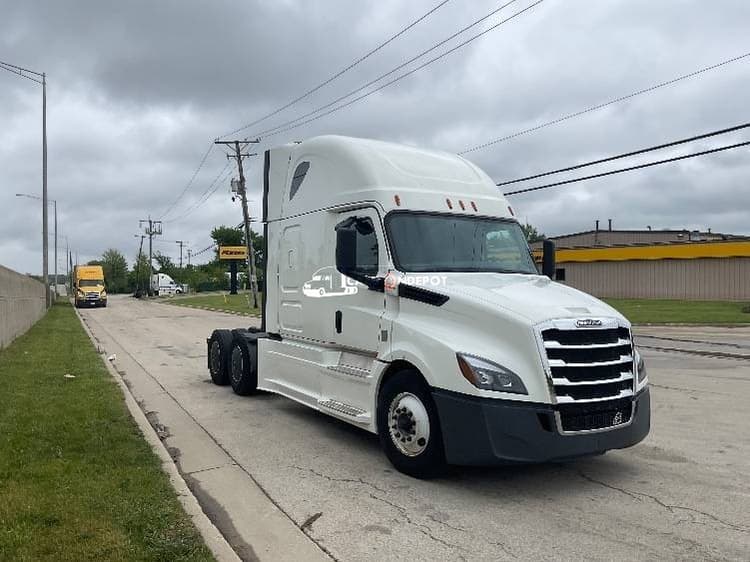 2020 Freightliner T12664ST Sleeper Trucks