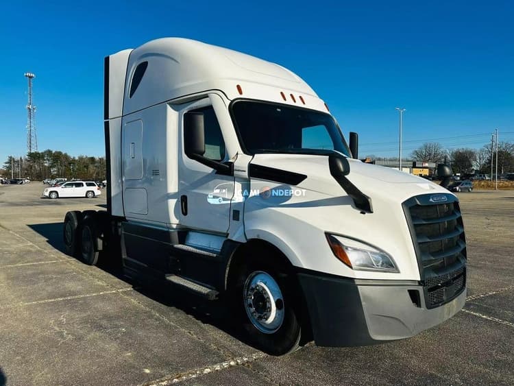 2018 Freightliner Cascadia 126 Sleeper Trucks