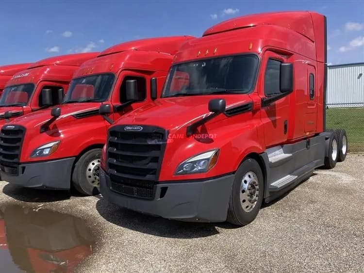2020 Freightliner Cascadia Sleeper Trucks