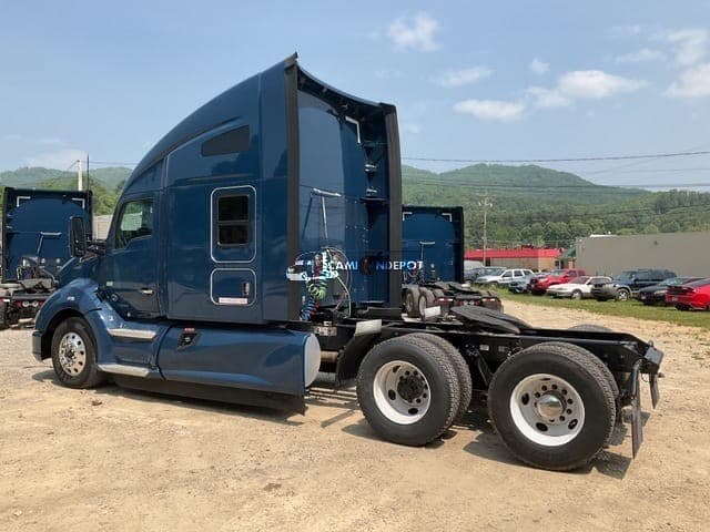 2020 Kenworth T680 Sleeper Trucks